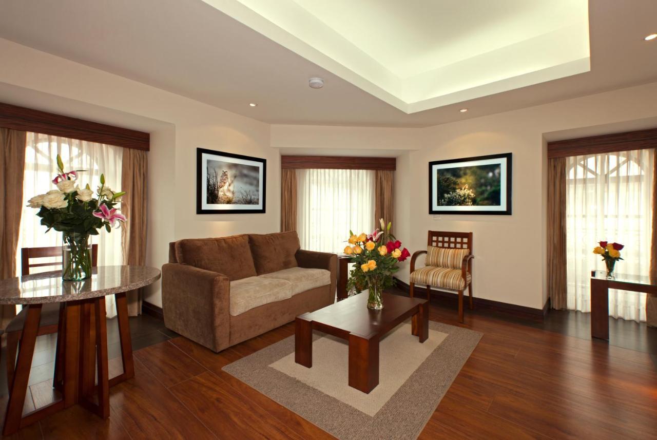 Parc Royale Suites Hotel Cuenca Bagian luar foto