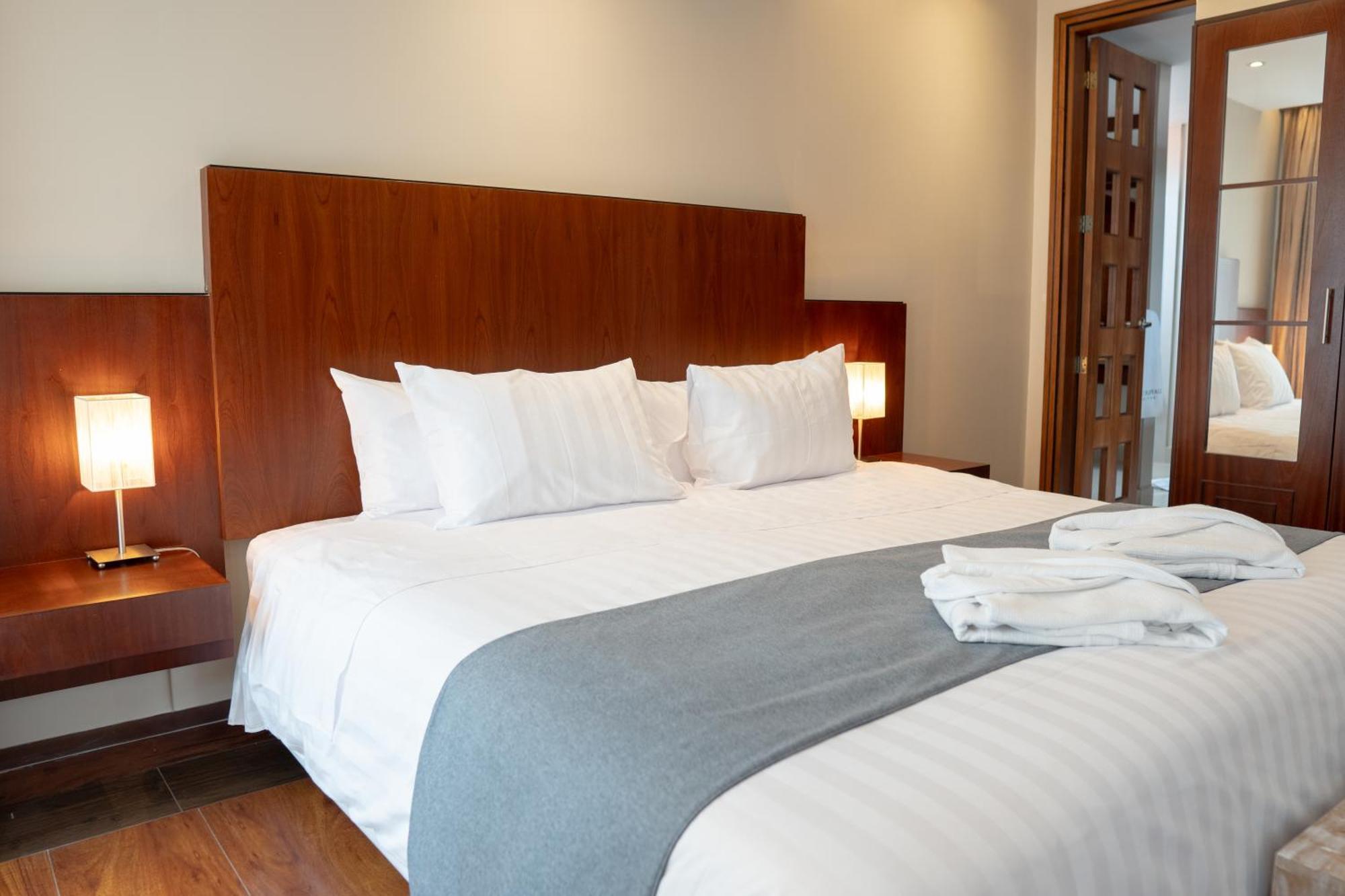 Parc Royale Suites Hotel Cuenca Bagian luar foto