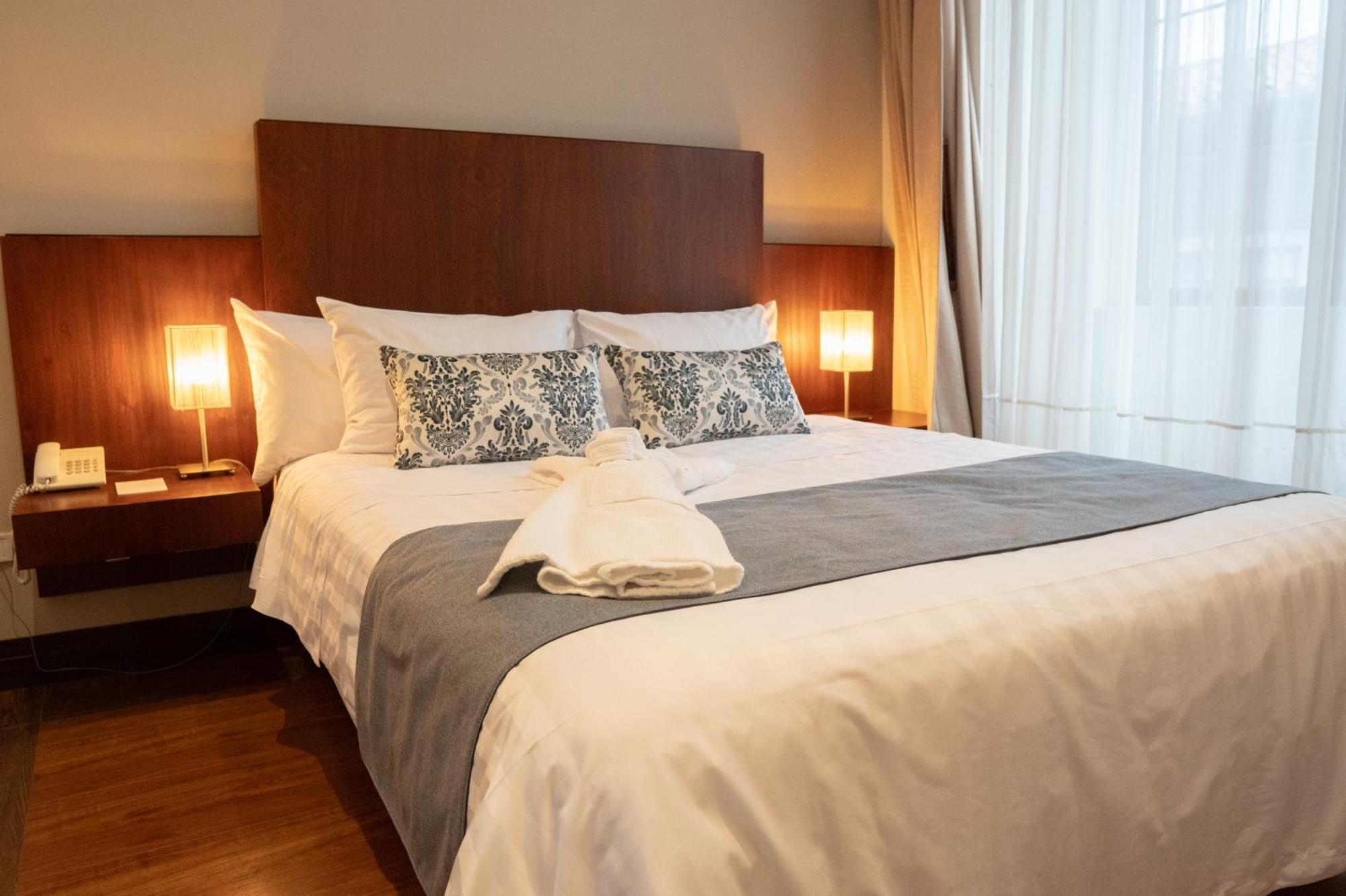 Parc Royale Suites Hotel Cuenca Bagian luar foto