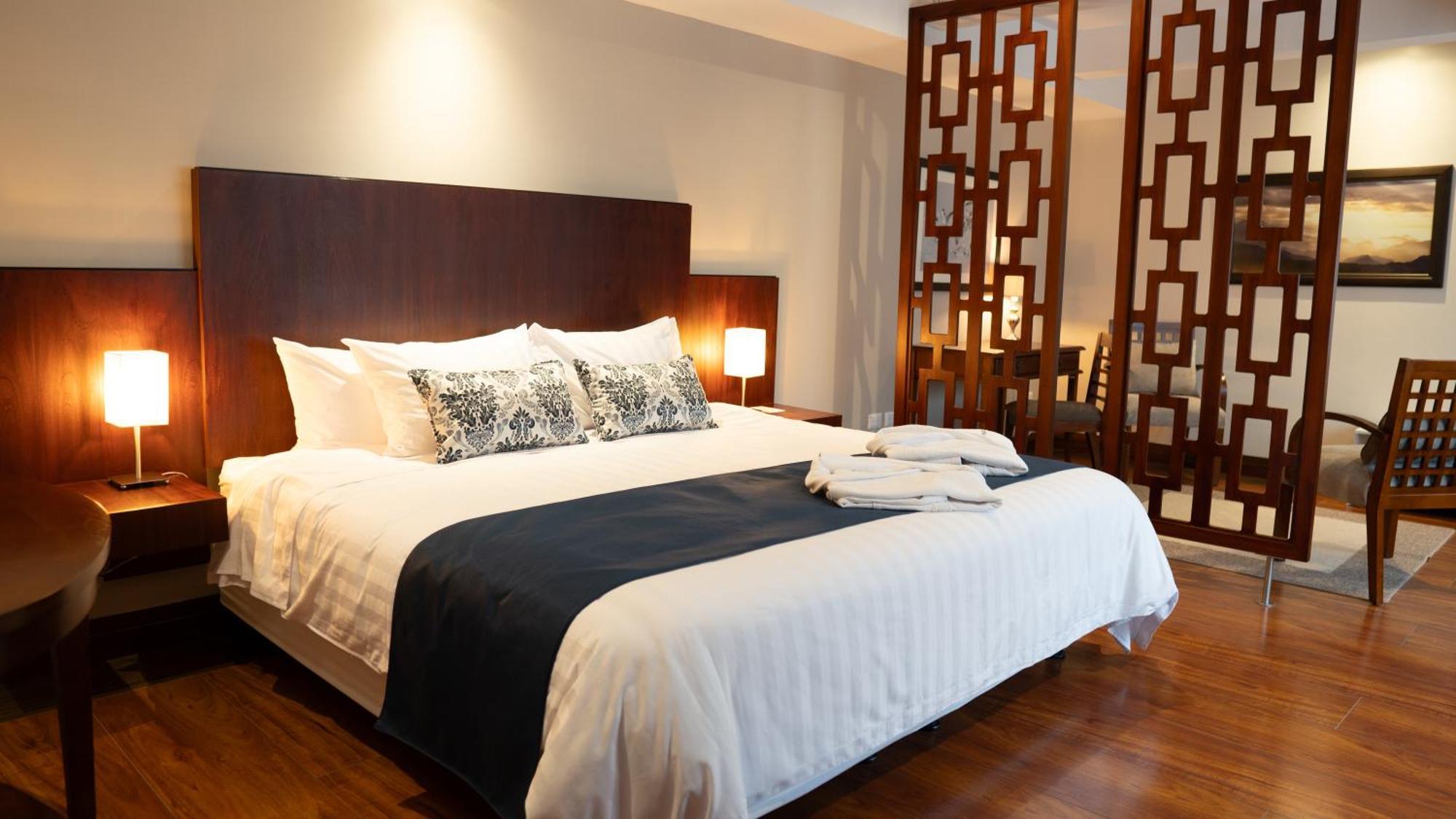 Parc Royale Suites Hotel Cuenca Bagian luar foto