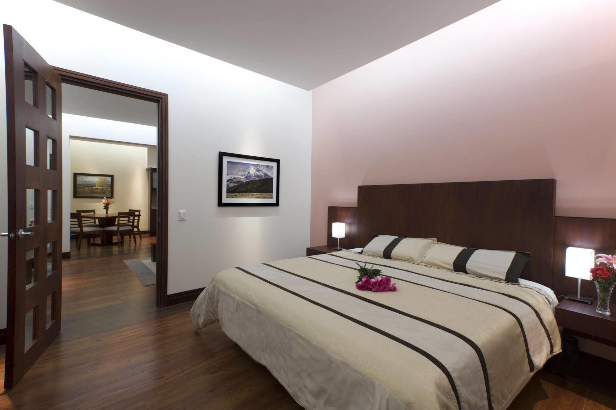 Parc Royale Suites Hotel Cuenca Bagian luar foto